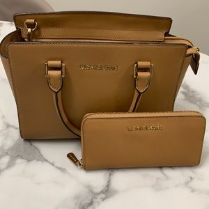 Micheal Kors bag and matching wallet